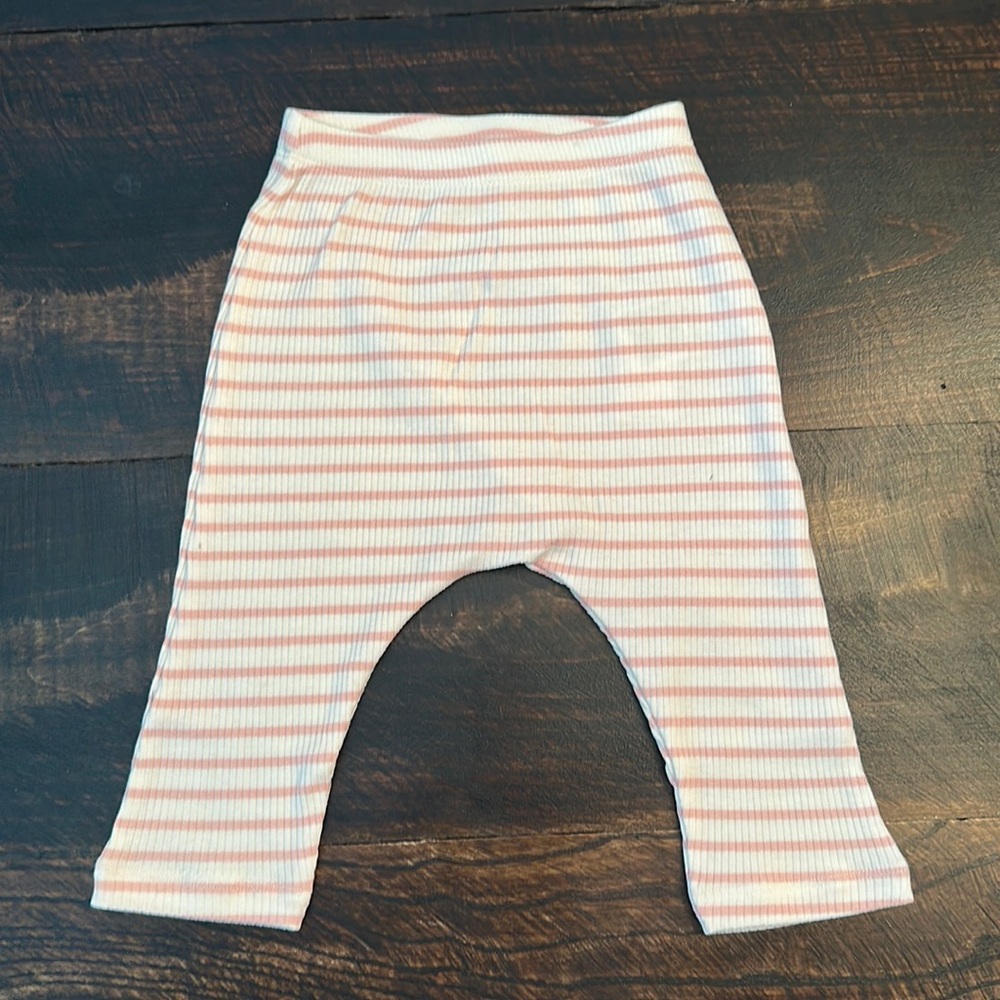 🐝3/$15🐝 NWT - Old Navy U-Shaped Pants for Baby Girl